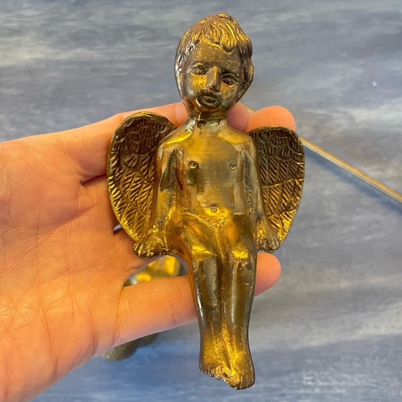 👼3 Angels ~1 sits on ledge, 1 laying down & 1 candle snuffer👼 brass & copper - Picture 5 of 12